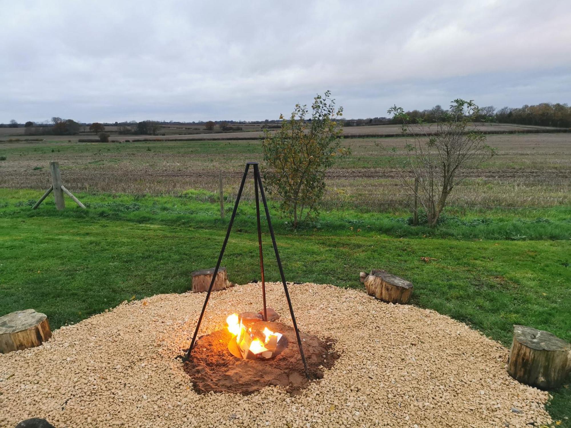 Secret Hot Tub - Heated Dome Lincoln Firepit Projector Lejlighed Eksteriør billede